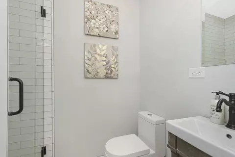 Bath - 905 Lathrop Ave, Forest Park, IL 60130 photo 2 of 2