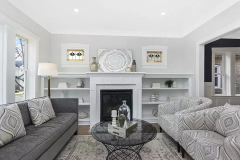 Living - 905 Lathrop Ave, Forest Park, IL 60130 photo 1 of 4