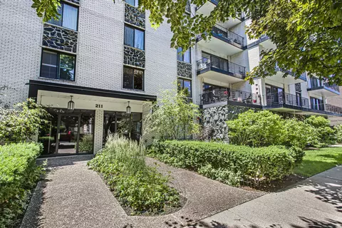 211 Elgin Ave #2M, Forest Park, IL 60130