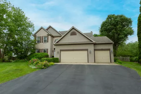 5 Highmeadow Ct, Algonquin, IL 60102 photo 2