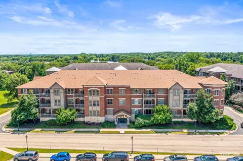 271 E Railroad Ave #201, Bartlett, IL 60103