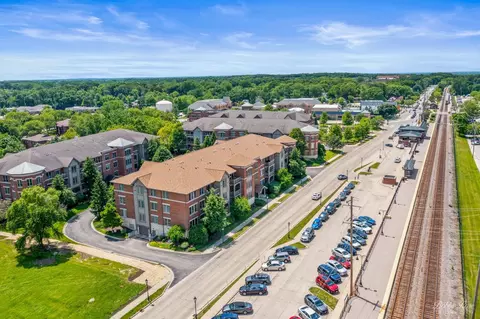 271 E Railroad Ave #201, Bartlett, IL 60103 photo 2