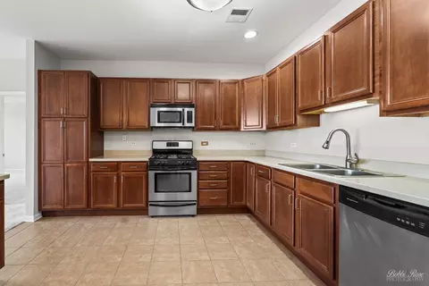 271 E Railroad Ave #201, Bartlett, IL 60103 photo 5