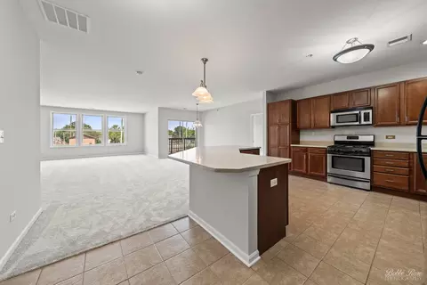 271 E Railroad Ave #201, Bartlett, IL 60103 photo 3