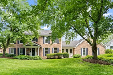 10 Aintree Rd, Saint Charles, IL 60174