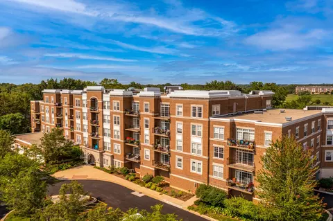 455 W Wood St #402, Palatine, IL 60067