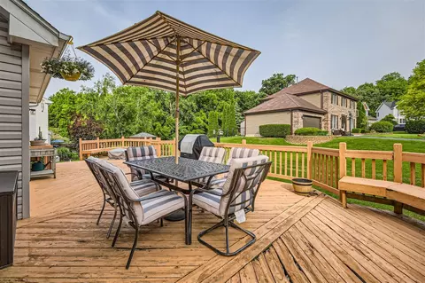 Exterior - 1160 Pember Cir, West Dundee, IL 60118 photo 4 of 6