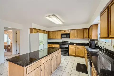 Kitchen - 1160 Pember Cir, West Dundee, IL 60118 photo 2 of 4