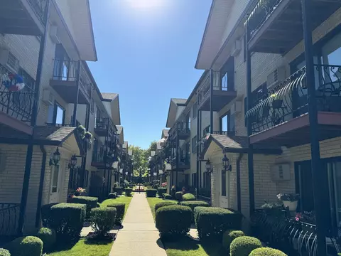 5151 N East River Rd #234E, Chicago, IL 60656