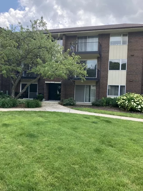 5 S100 Pebblewood Ln #D12, Naperville, IL 60563