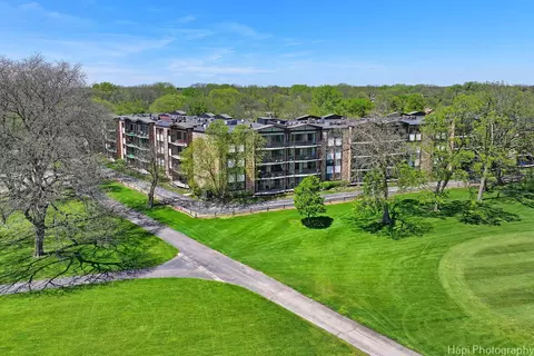 1400 N Yarmouth Pl N #302, Mount Prospect, IL 60056