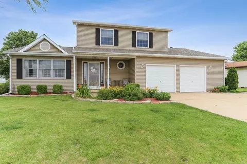 804 E Benham St, Tolono, IL 61880 photo 2