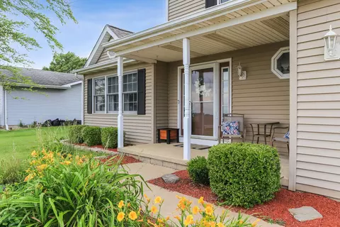 804 E Benham St, Tolono, IL 61880 photo 4