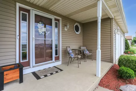 804 E Benham St, Tolono, IL 61880 photo 5