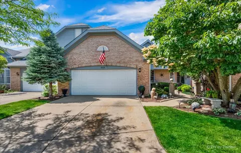 305 Lynwood Cir, Bloomingdale, IL 60108