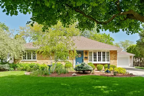247 E Schick Rd, Bloomingdale, IL 60108