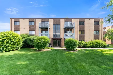 15 Piper Ln #303, Prospect Heights, IL 60070