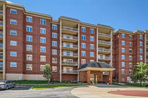8340 Callie Ave #310, Morton Grove, IL 60053
