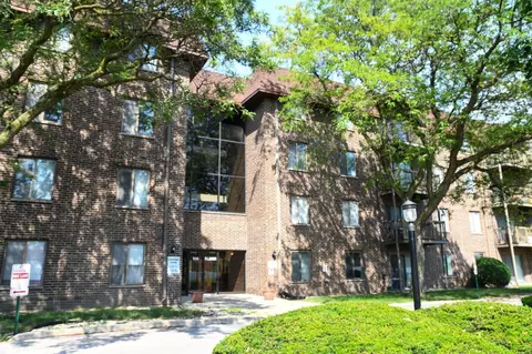 830 Elder Rd #B116, Homewood, IL 60430