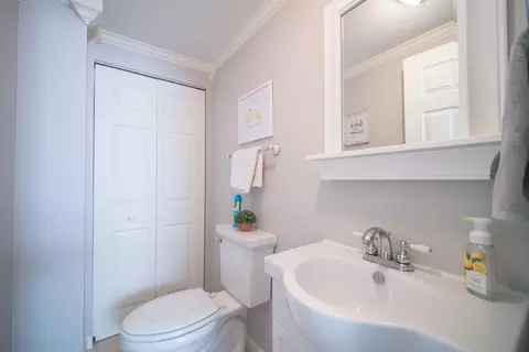 Bath - 1401 Kingsridge Dr, Normal, IL 61761 photo 2 of 2