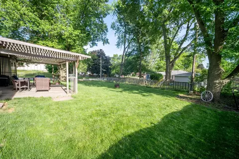 Exterior - 1401 Kingsridge Dr, Normal, IL 61761 photo 7 of 8