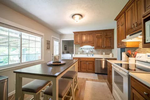 Kitchen - 1401 Kingsridge Dr, Normal, IL 61761 photo 3 of 4