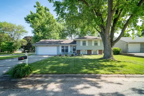 1401 Kingsridge Dr, Normal, IL 61761