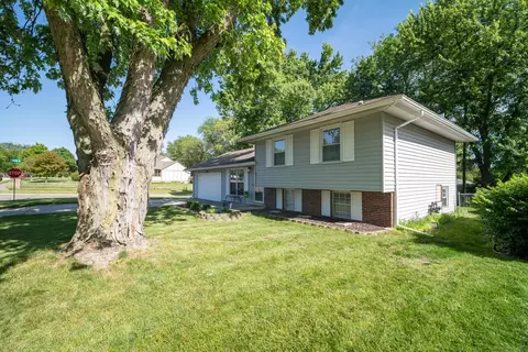 Exterior - 1401 Kingsridge Dr, Normal, IL 61761 photo 2 of 8