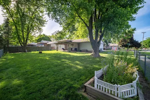 Exterior - 1401 Kingsridge Dr, Normal, IL 61761 photo 6 of 8