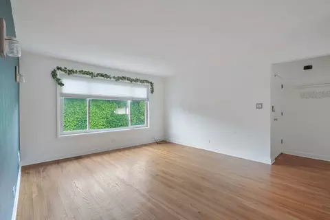 135 Ridge Ave #2E, Evanston, IL 60202 photo 2