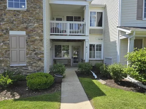 811 Silverstone Dr #811, Carpentersville, IL 60110