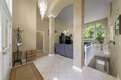 Entry Way - 409 Riverview Ct, Minooka, IL 60447 photo 2 of 3