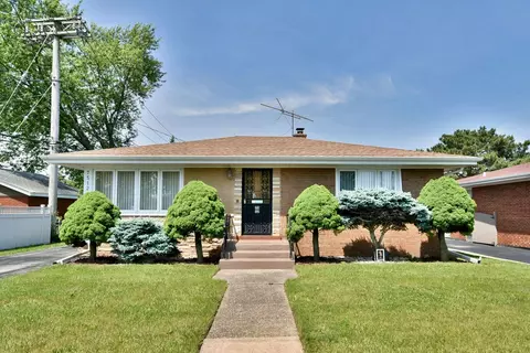 7512 N Waukegan Rd, Niles, IL 60714