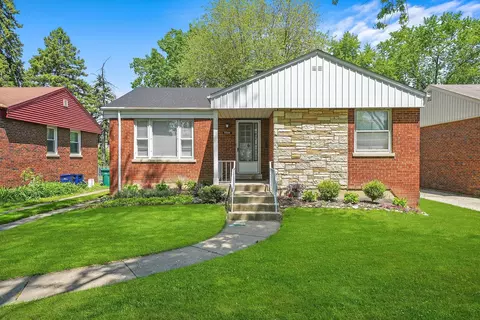 9944 Drury Ln, Westchester, IL 60154