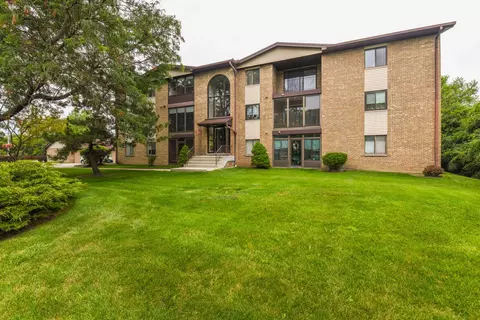 11111 S Kean Ave #302, Palos Hills, IL 60465