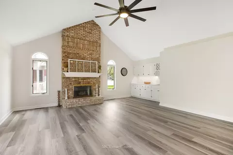 Living - 32 Robert Rd, Oswego, IL 60543 photo 2 of 3