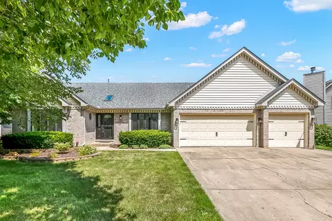 32 Robert Rd, Oswego, IL 60543