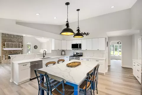 Kitchen - 32 Robert Rd, Oswego, IL 60543 photo 3 of 4