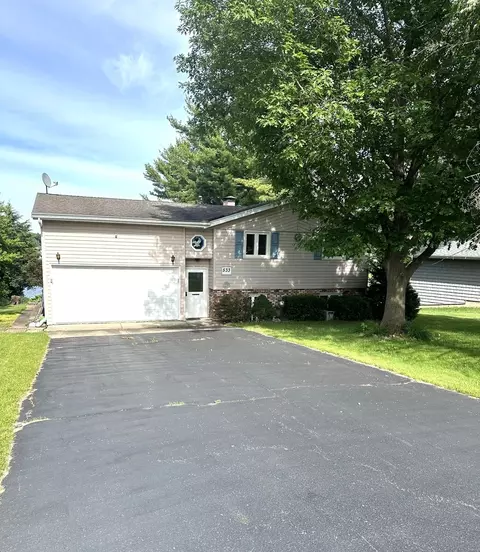 533 Baintree Rd, Davis, IL 61019
