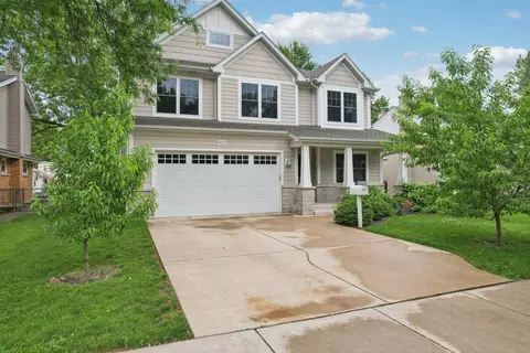 923 N Kaspar Ave, Arlington Heights, IL 60004