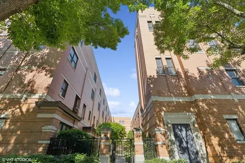 3842 N Southport Ave #B, Chicago, IL 60613
