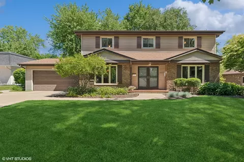 1122 W Golf Rd, Libertyville, IL 60048