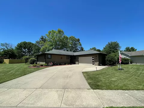 611 Linden Dr, Saint Joseph, IL 61873