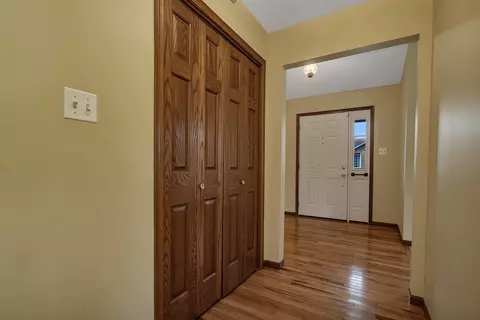 Entry Way - 108 Winding Trl, Diamond, IL 60416 photo 2 of 2
