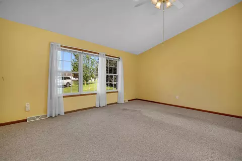 Living - 108 Winding Trl, Diamond, IL 60416 photo 2 of 4