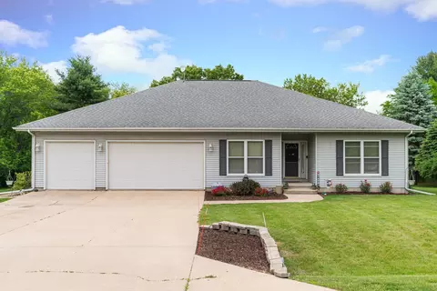 401 Chippewa Ln, Dixon, IL 61021