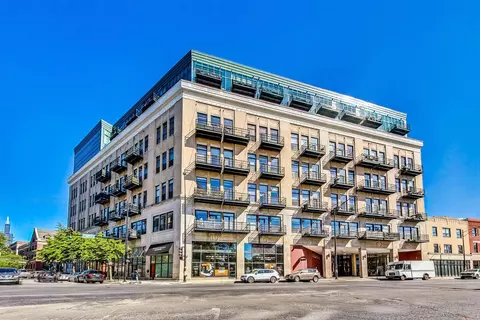 1645 W Ogden Ave #421, Chicago, IL 60612