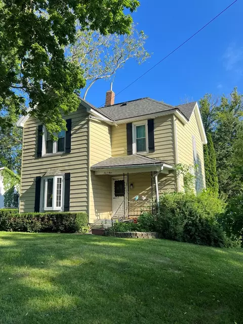 Exterior - 1004 Long St, Dixon, IL 61021 photo 6 of 6