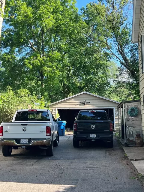Exterior - 1004 Long St, Dixon, IL 61021 photo 5 of 6