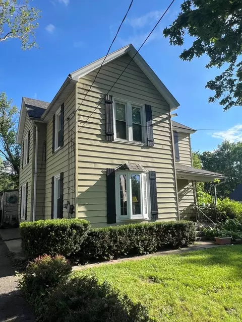 1004 Long St, Dixon, IL 61021